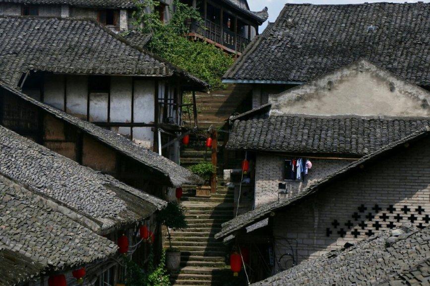 探索神秘小屋